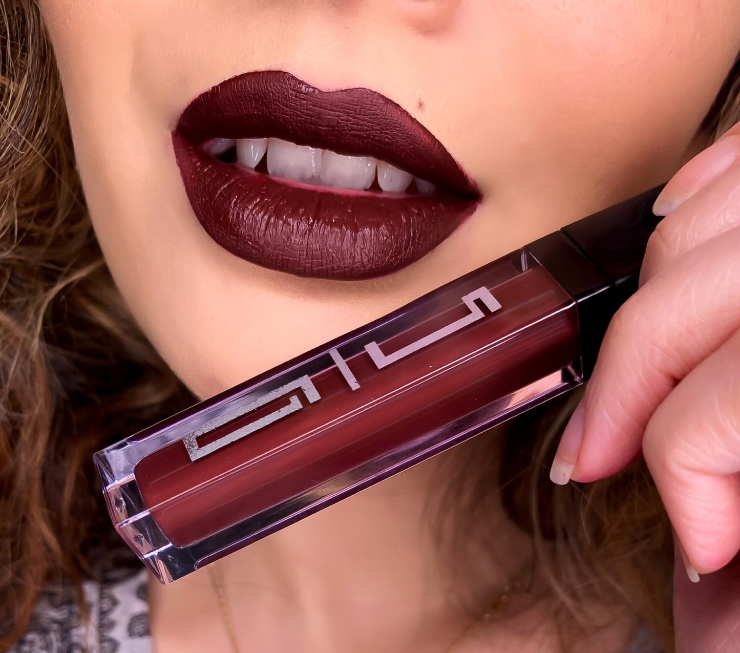 Matte Liquid Lipstick 35 - Aura Glow